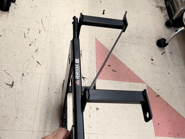 BRIDE シートレール LA100S 運転席側