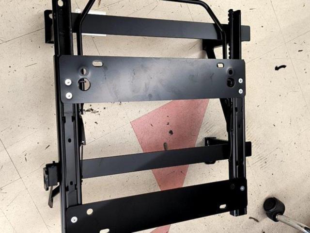 BRIDE シートレール LA100S 運転席側