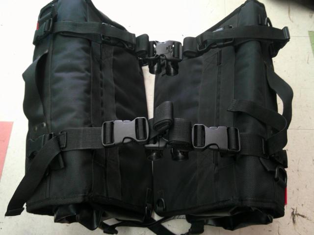 ROUGH &amp; ROAD
AQA
DRY
Side bag