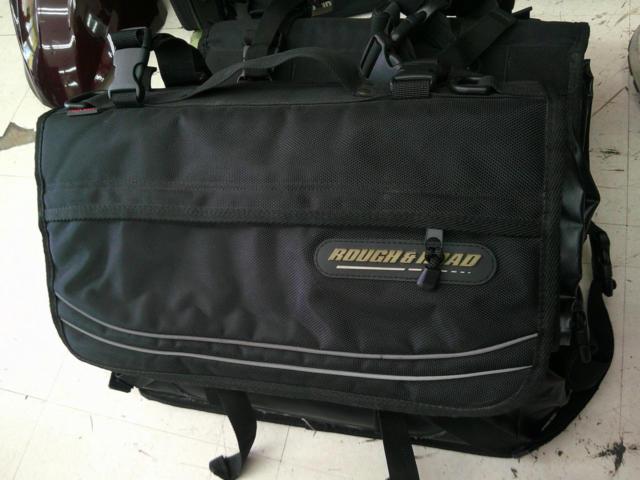 ROUGH &amp; ROAD
AQA
DRY
Side bag