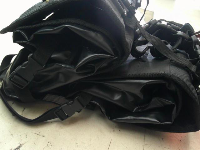 ROUGH &amp; ROAD
AQA
DRY
Side bag