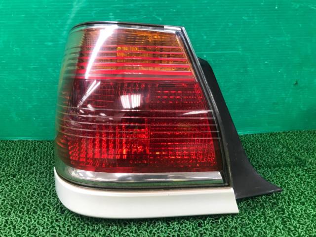 TOYOTA
Genuine tail lens