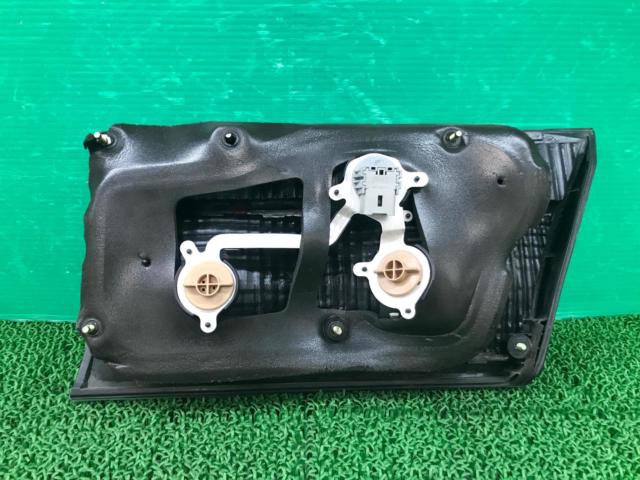 TOYOTA
Genuine tail lens