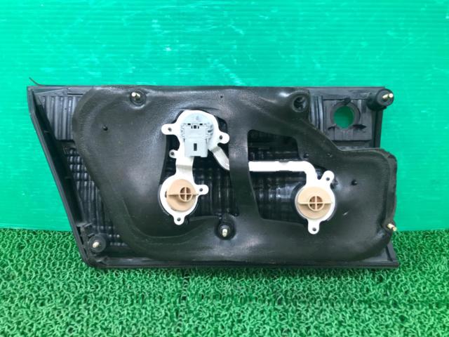 TOYOTA
Genuine tail lens