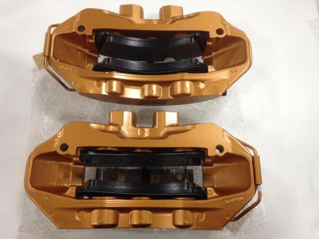 Pleiades
STI genuine 6-piston brake calipers