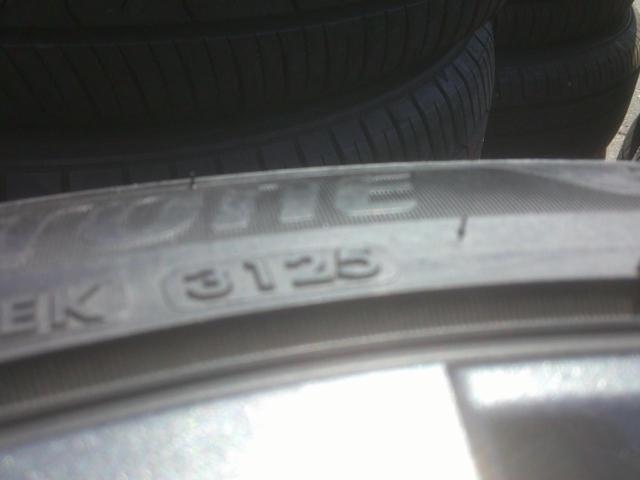 BRIDGESTONE
BLIZZAK
WZ-1
+
Toyota
Crown Estate
Z grade genuine wheel