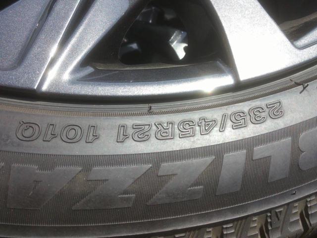 BRIDGESTONE
BLIZZAK
WZ-1
+
Toyota
Crown Estate
Z grade genuine wheel