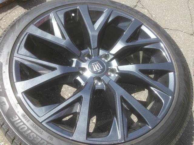 BRIDGESTONE
BLIZZAK
WZ-1
+
Toyota
Crown Estate
Z grade genuine wheel