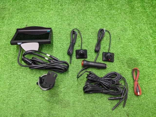 Unknown Manufacturer
Monitor
+
2 cameras