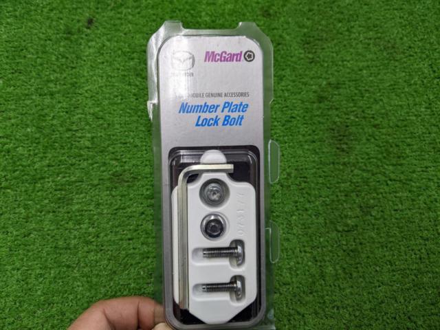 Mazda genuine
McGard
Number plate lock bolt
C900-W3-500
