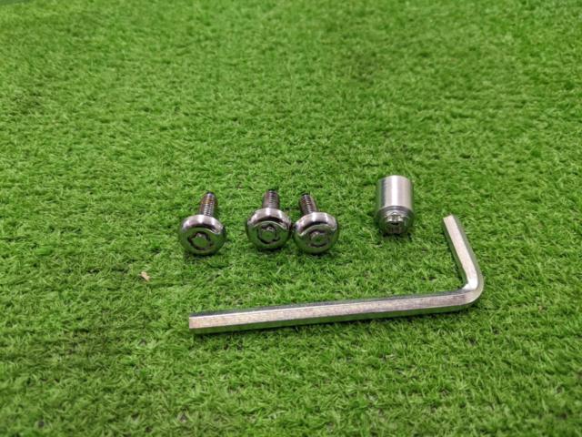 Mazda genuine
McGard
Number plate lock bolt
C900-W3-500