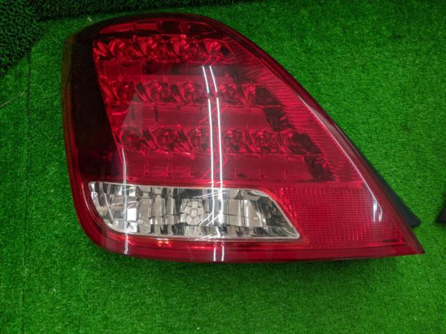 Toyota
18 Majesta genuine tail lens