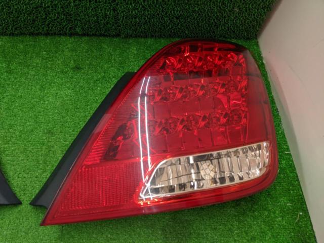 Toyota
18 Majesta genuine tail lens