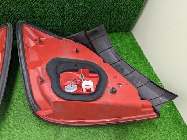 Toyota
18 Majesta genuine tail lens