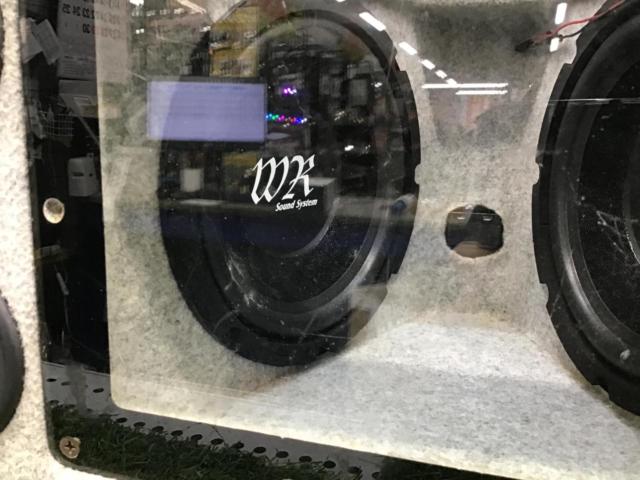 WK
Sound system + speaker box set
