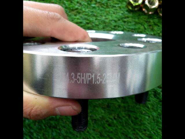 Durax114.3-5H
M12 × P1.5
Wide tread spacer