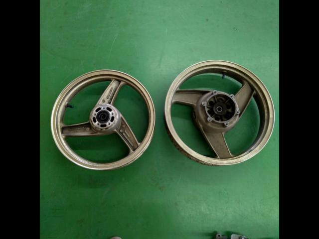 KAWASAKI GPZ900R
A7 ('90) Genuine Wheel Set (Front and Rear)