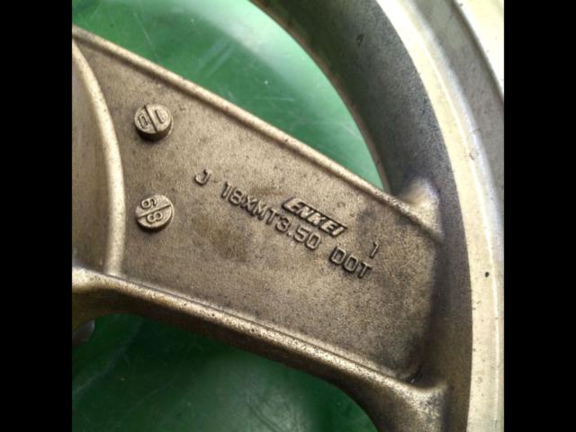KAWASAKI GPZ900R
A7 ('90) Genuine Wheel Set (Front and Rear)