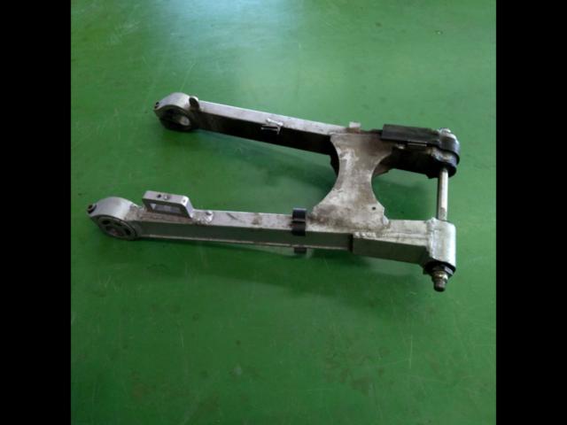KAWASAKI GPZ900R
A7 ('90)
Genuine swing arm