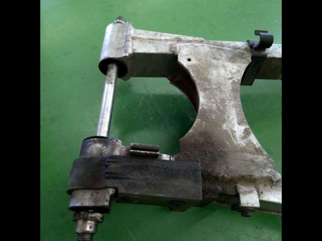 KAWASAKI GPZ900R
A7 ('90)
Genuine swing arm