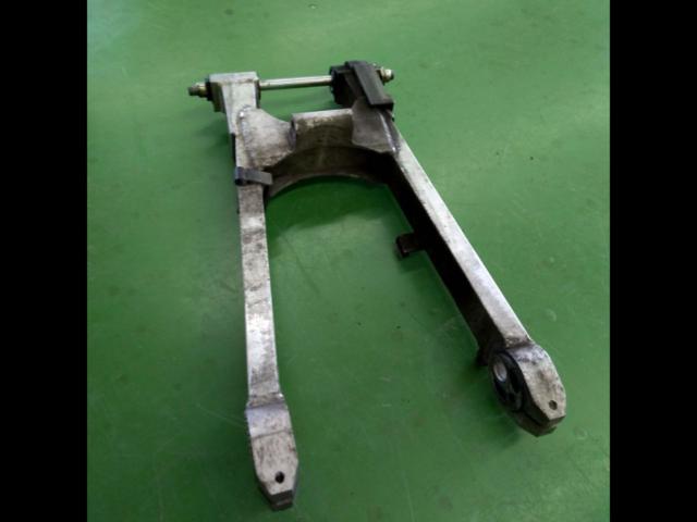 KAWASAKI GPZ900R
A7 ('90)
Genuine swing arm