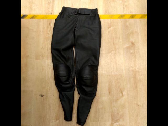 KUSHITANI Cowhide Leather Pants
Part number unknown
L size