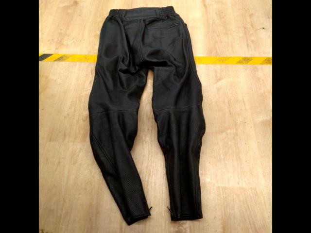 KUSHITANI Cowhide Leather Pants
Part number unknown
L size