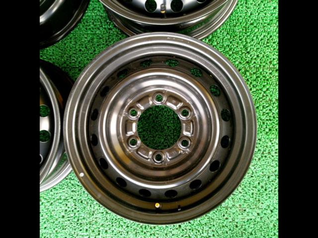 Toyota genuine parts
Hiace 200 genuine steel wheels