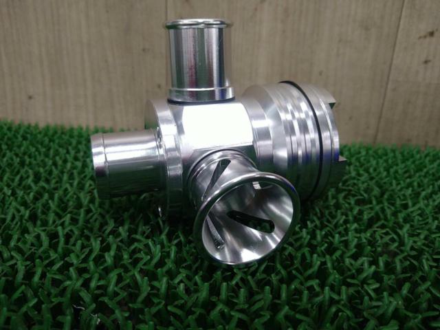  unused goods 
Maker unknown
Universal type blow-off valve