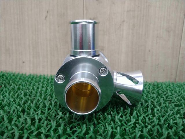  unused goods 
Maker unknown
Universal type blow-off valve