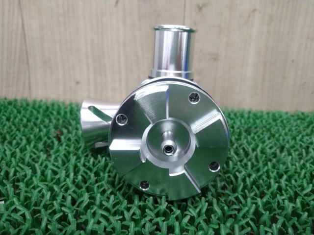  unused goods 
Maker unknown
Universal type blow-off valve