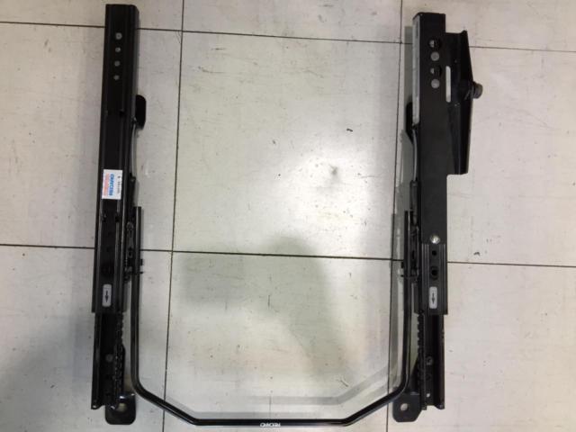 RECARO
2080.025.2 Seat Rail
Driver side