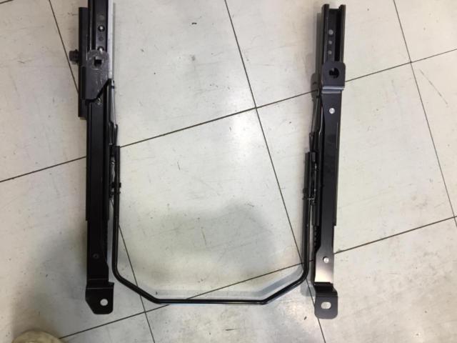 RECARO
2080.025.2 Seat Rail
Driver side