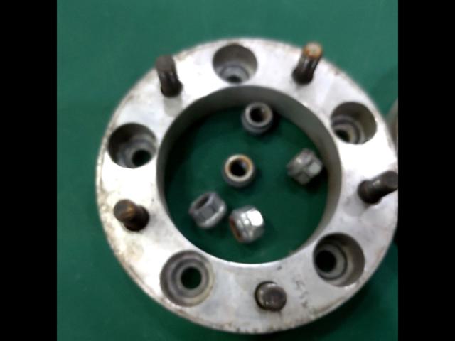 Unknown manufacturer 139.7-5/M12×P1.25/30mm thick wide tread spacer