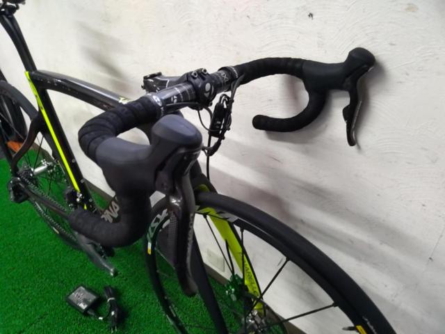1大特価PINARELLO DOGMA F8 DISK Carbon T1100 1K 2016モデル 700x26c 2x10s ロードバイク ブラック/イエロー サイズ53 参考168-178