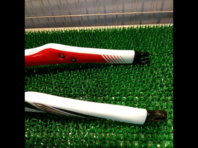 SPECIALIZED Roubaix フロントフォーク ホワイト×レッド