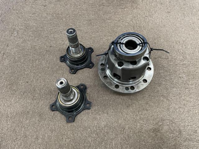 NISMO
2 WAY
Mechanical LSD