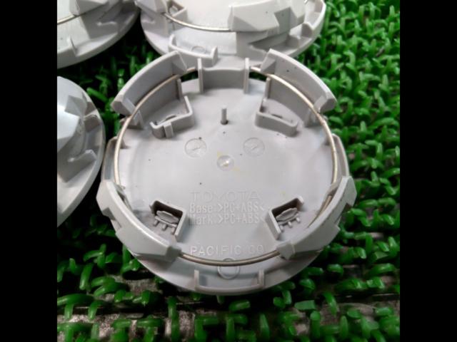 TOYOTA 純正センターキャップ