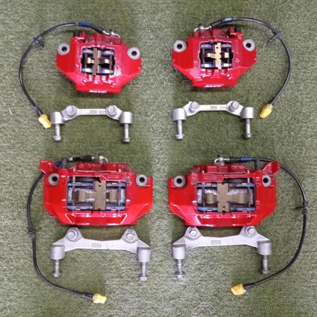 Toyota genuine
GR Yaris
Brake caliper, brake pads (aftermarket), and brake hose set