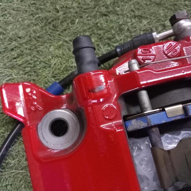 Toyota genuine
GR Yaris
Brake caliper, brake pads (aftermarket), and brake hose set