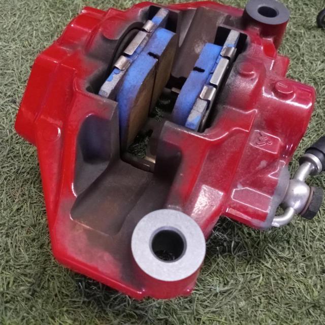 Toyota genuine
GR Yaris
Brake caliper, brake pads (aftermarket), and brake hose set