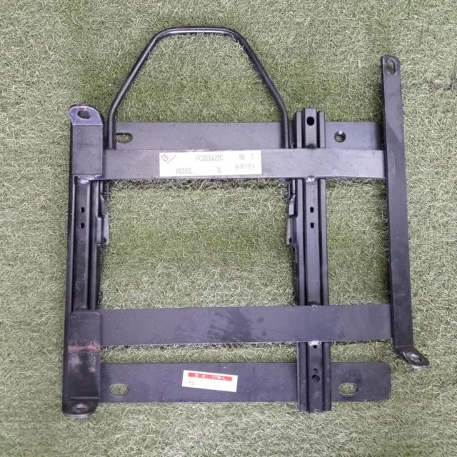 Driver's side BRIDE
Seat rail
FC3S / RX-7