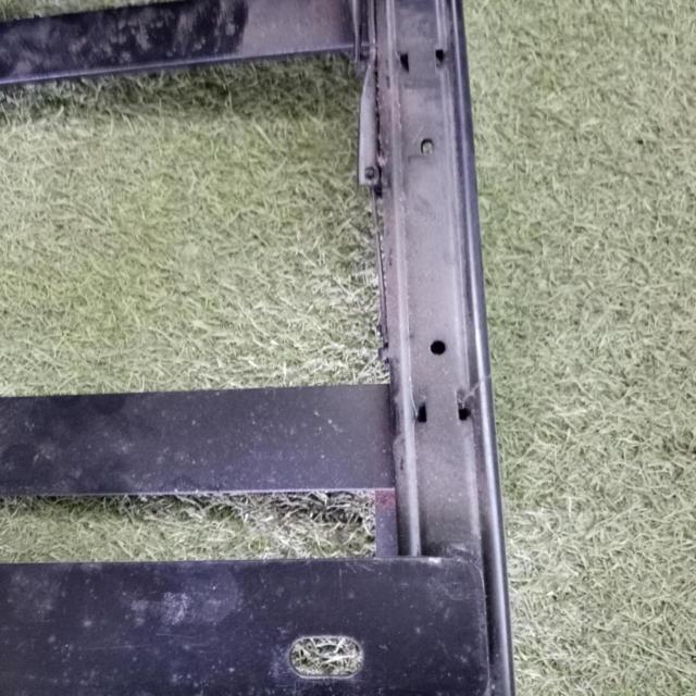 Driver's side BRIDE
Seat rail
FC3S / RX-7