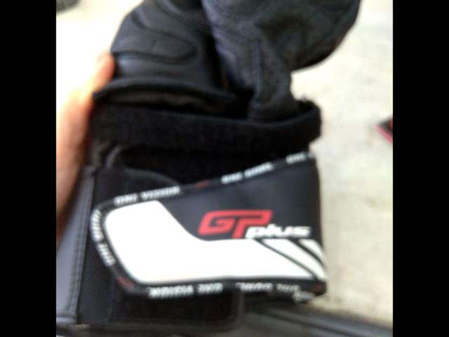 AlpinestarsGP
PLUS
R
GLOVES
3556517
Size: XL