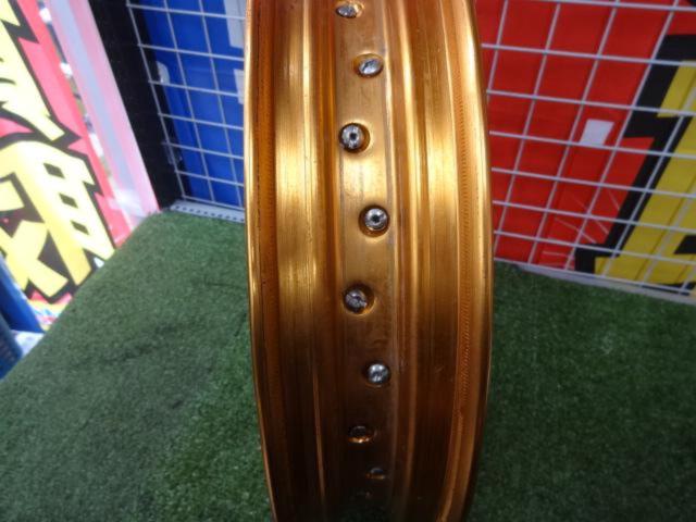 [RACING
BOY Front Wheel
CRF
Removed from a RALLY (year unknown).