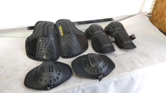 KOMINE
Komine Protector Set