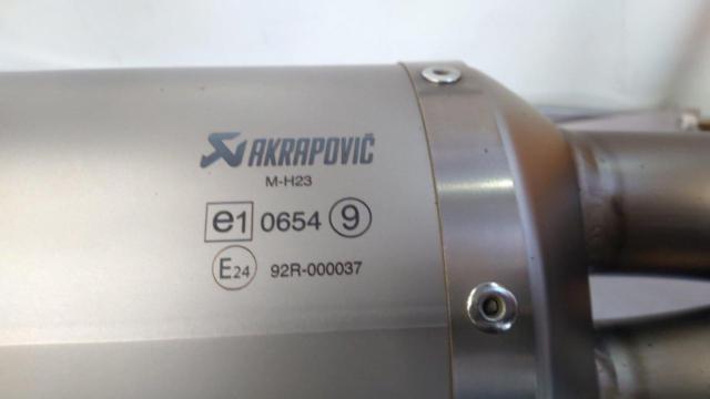 AKRAPOVICBMW
R1200R
06-07
Slip-on silencer
S-B12SO5-HLT