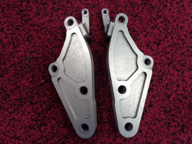 Unknown Manufacturer
CBR929RR
For OHLINS front forks
Brembo 60mm pitch caliper support