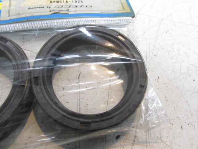 PMC
Fork oil seals
36 x 48 x 10.5 mm