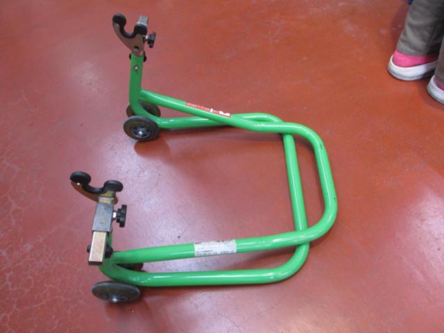 J-TRIP
Short roller stand (with V-shaped support)
Compatible width: 305mm to 410mm